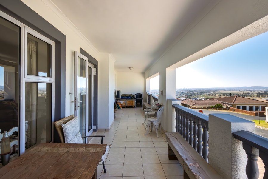 5 Bedroom Property for Sale in Mountainside Western Cape